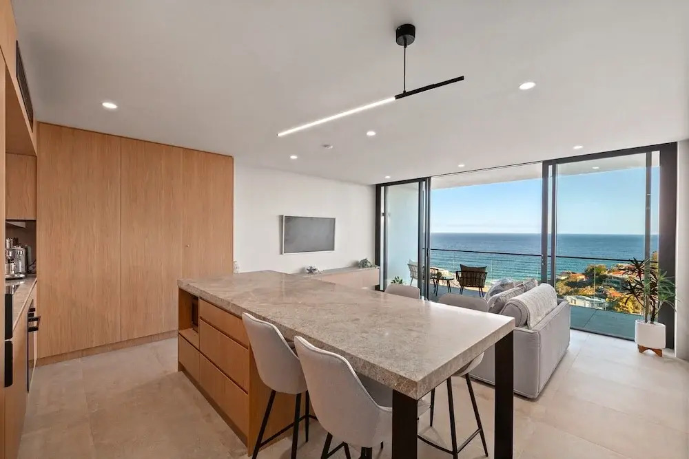 Modern 1-bed With Tamarama Beach Views