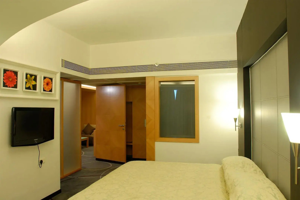 Peninsula Grand