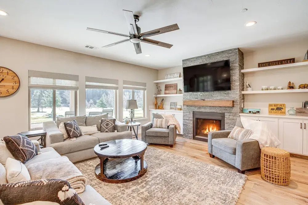 Game Room + Pool Access: Spacious Cabin in Arnold