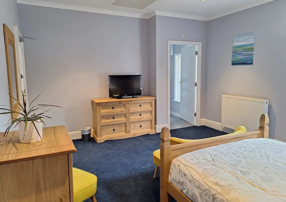 Comfortable and Spacious Double En-suite Room