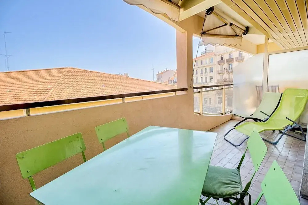 2 Rooms With Parking and Balcony, Heart of Cannes