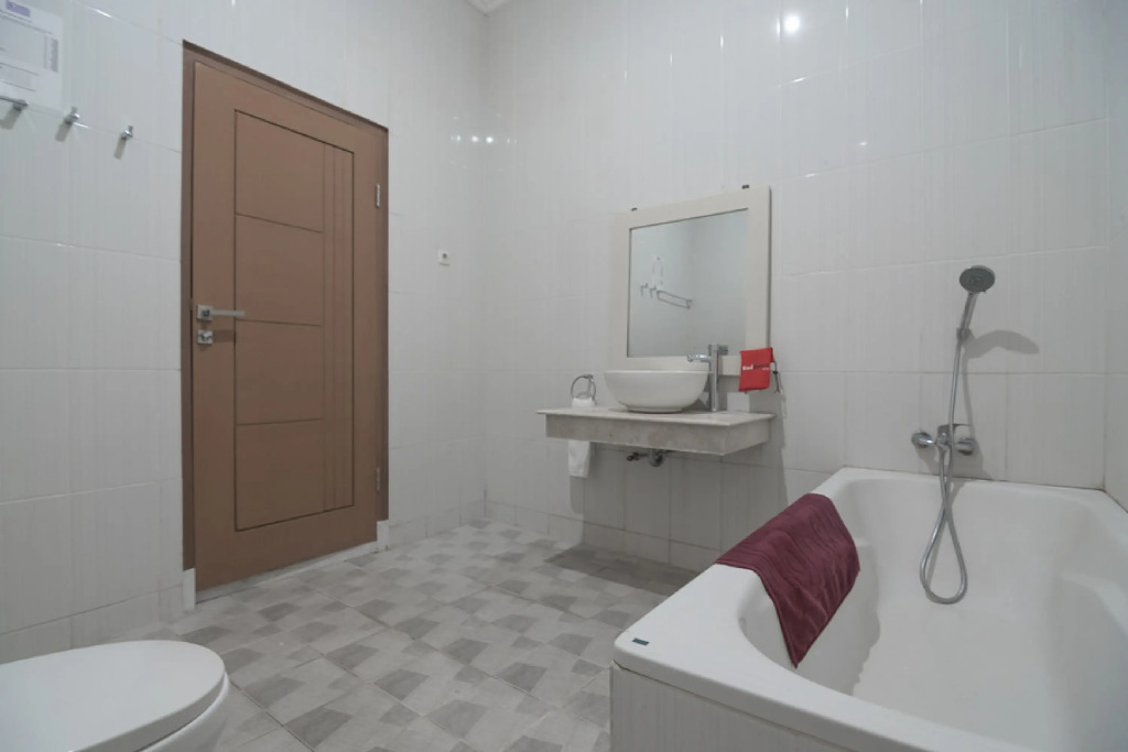 RedDoorz Premium @ Kahai Beach Lampung