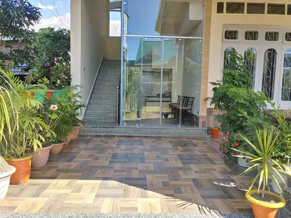 Hobo Hostel
