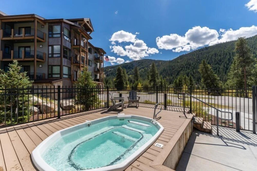 Clearwater Lofts - New! Modern 2 Bedroom Near Keystone Lake