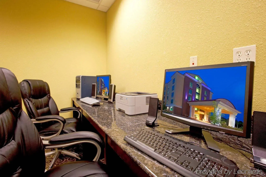 Holiday Inn Express Hotel & Suites Chaffee - Jacksonville West by IHG