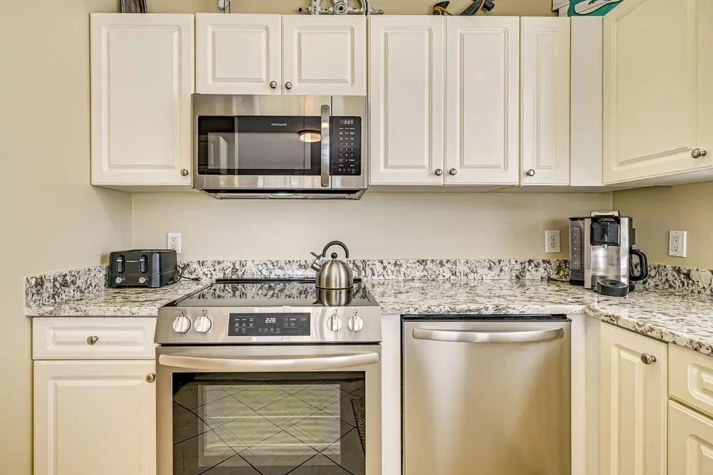 2 Mi to Beach: Pool-view Myrtle Beach Escape!