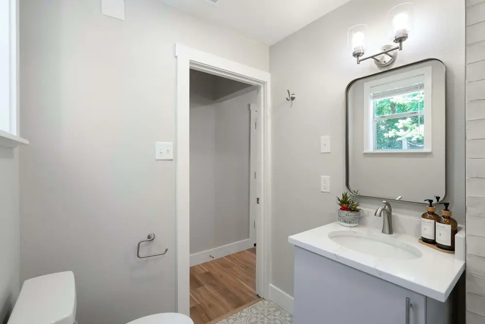 Chic Studio Walkable to Soco!