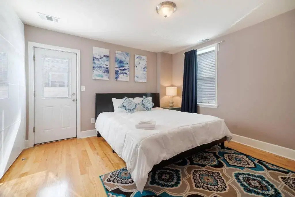 Fire Pit -Roof Deck- Parking -Penn-CHOP-Sleeps 7