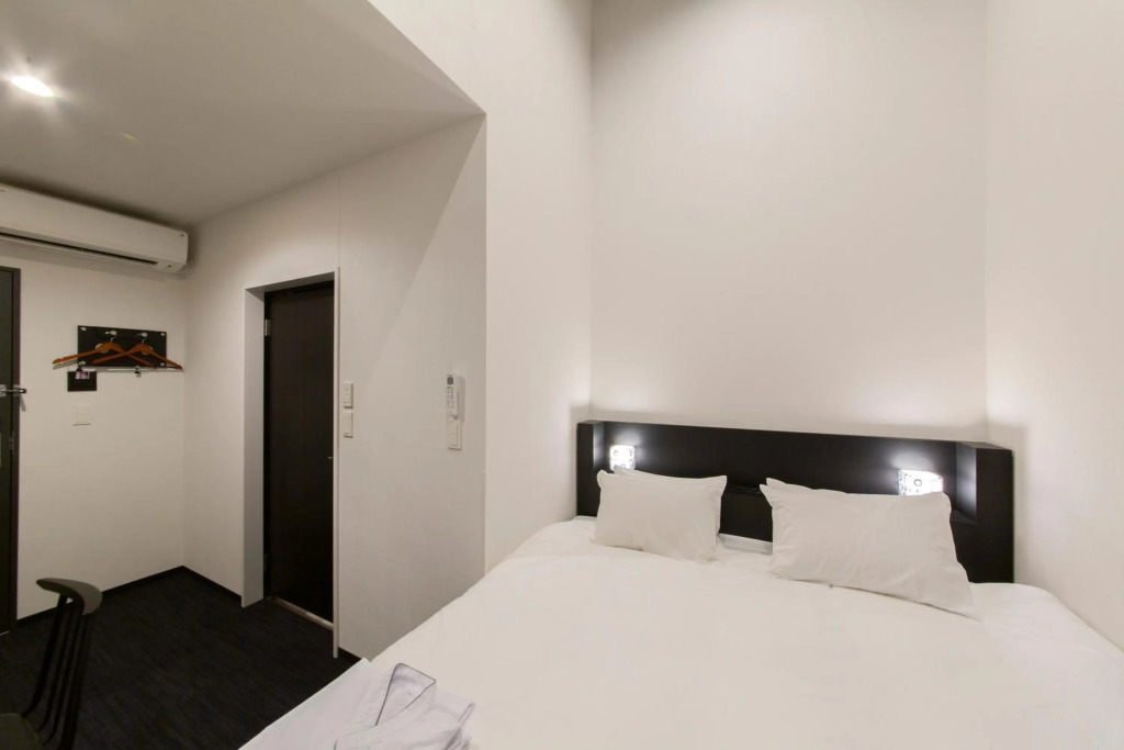 HOTEL TRAD Replay
