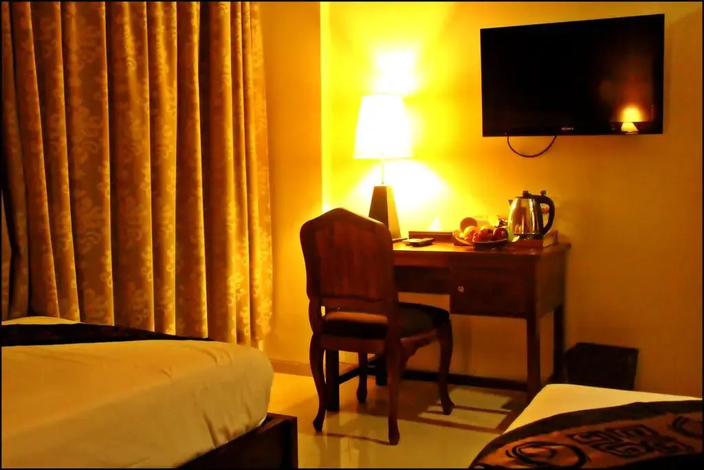 Summer Season Hotel