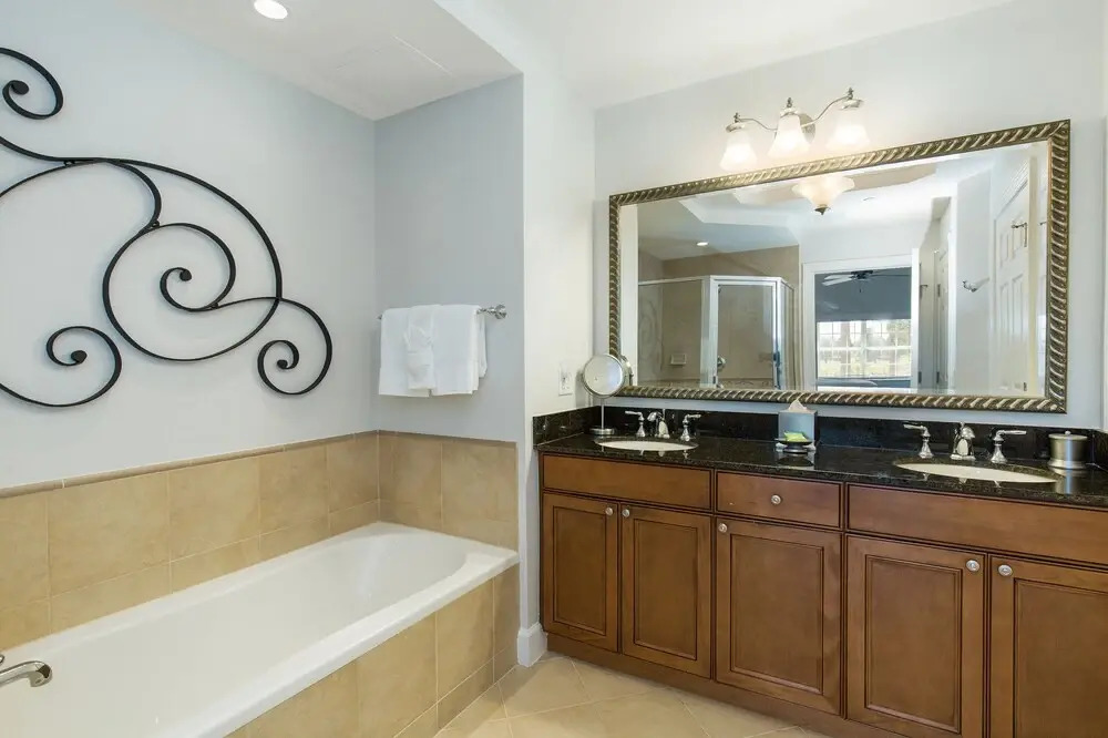 Rvh_297r Centre Court Oasis 3 Bedroom Condo