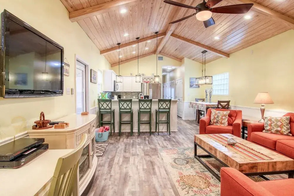 Moore Fun 3 Br Townhouse