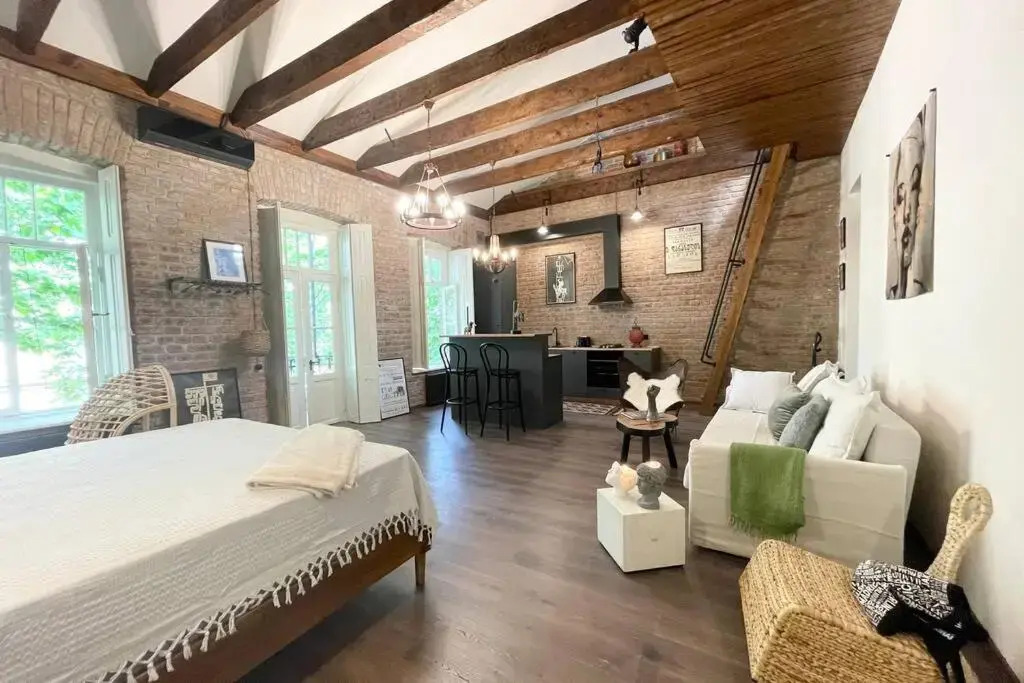 Writer's Loft w/ workspace-get inspired by comfort