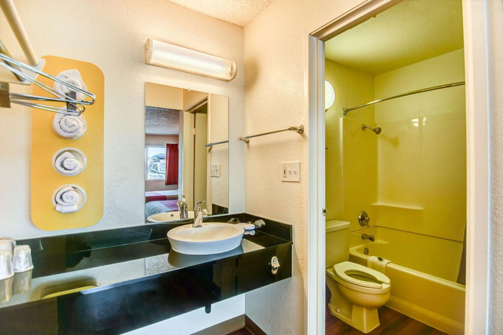 Motel 6-Stockton, CA - Charter Way West