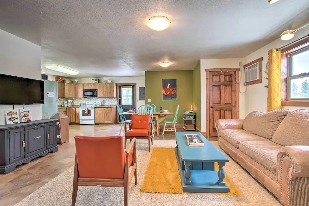 Chic Retro Retreat in Choteau: Walk to Dtwn!