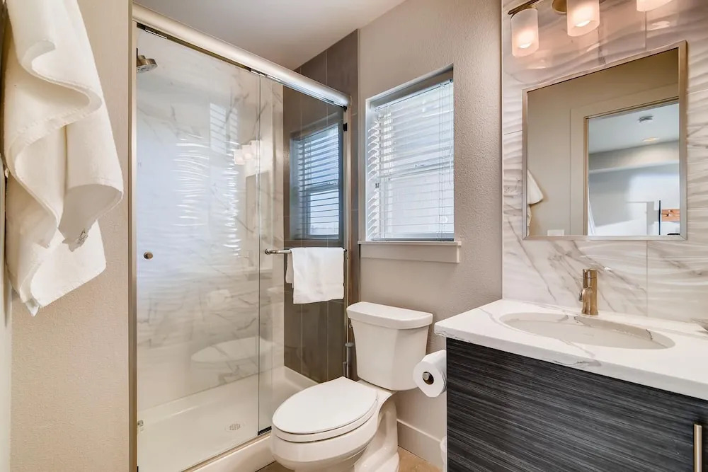 Fancy Townhome near Old Town, Breweries and River!