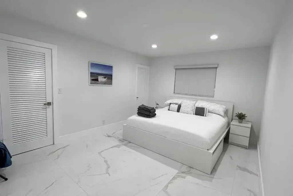 Entire House - 5 Minutes to the Beach and FLL Airport