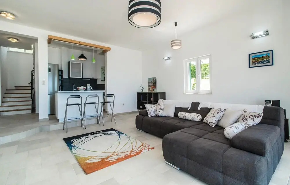 Awesome Home In Sevid