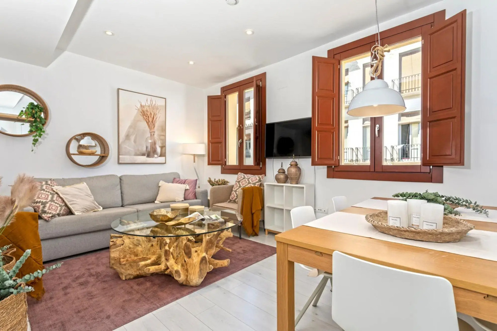 Stunning 2-bedroom Apartment Near Cathedral Zacatin 303