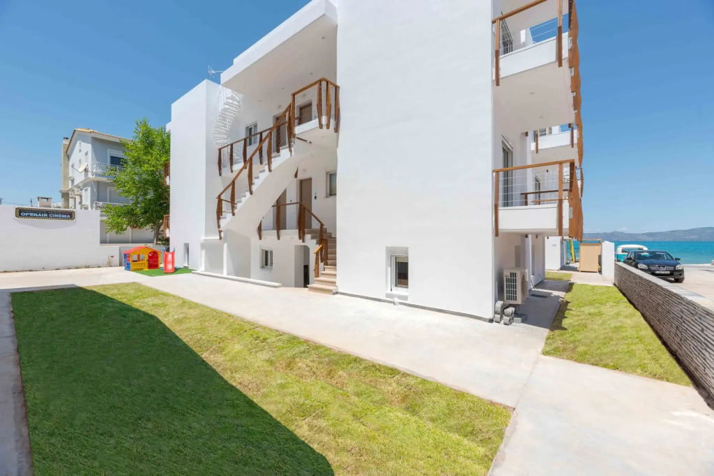 COSTA VASIA Seaside Suites and Apartments