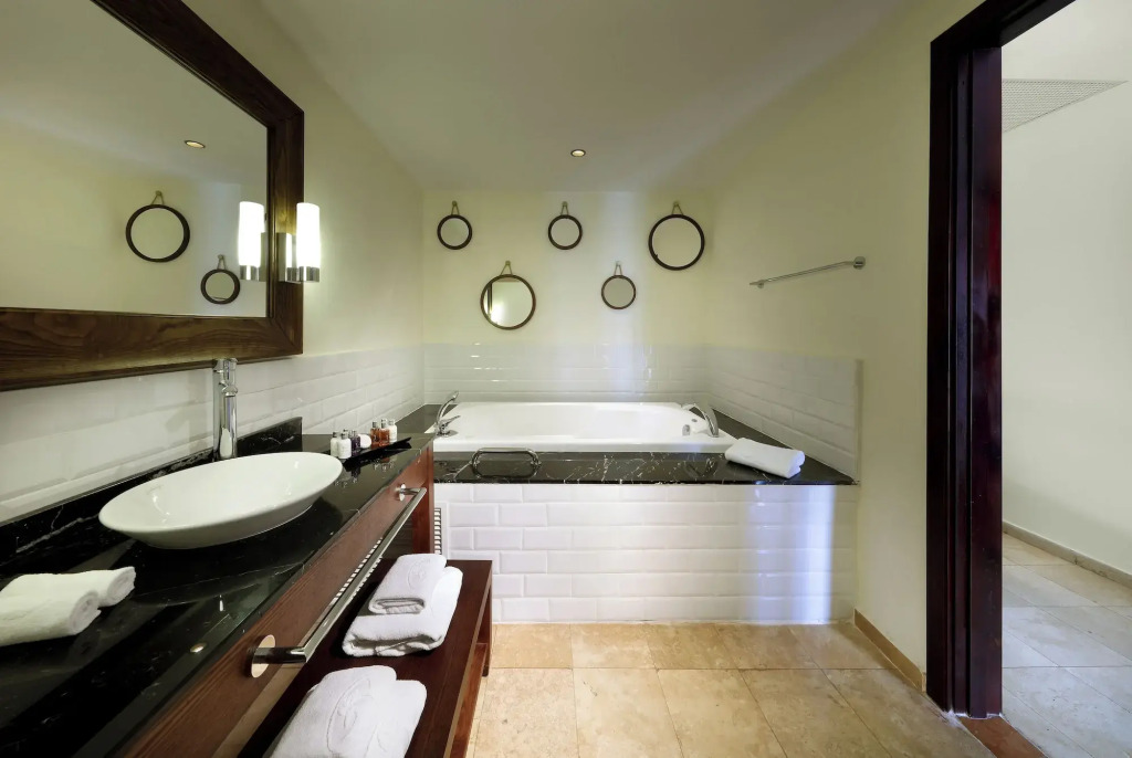 Grand Palladium Lady Hamilton Resort & Spa - All Inclusive