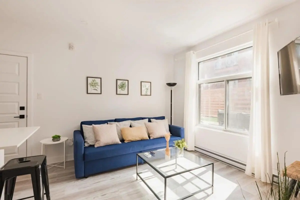 M11 Luxury 2BR Sofa Bed in the Heart of Plateau Mile-end
