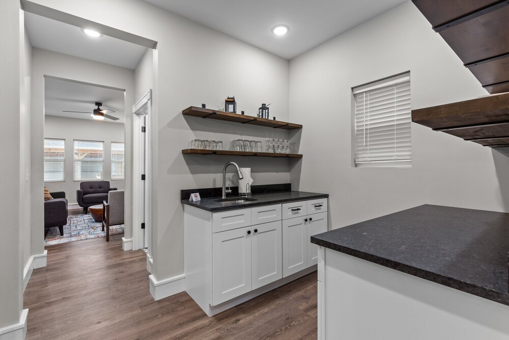 3323: Uptown Elegant Escape by JZ Vacation Rentals