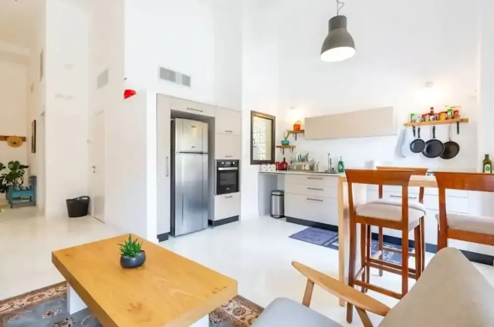 Beach Home in Tel Aviv near Water