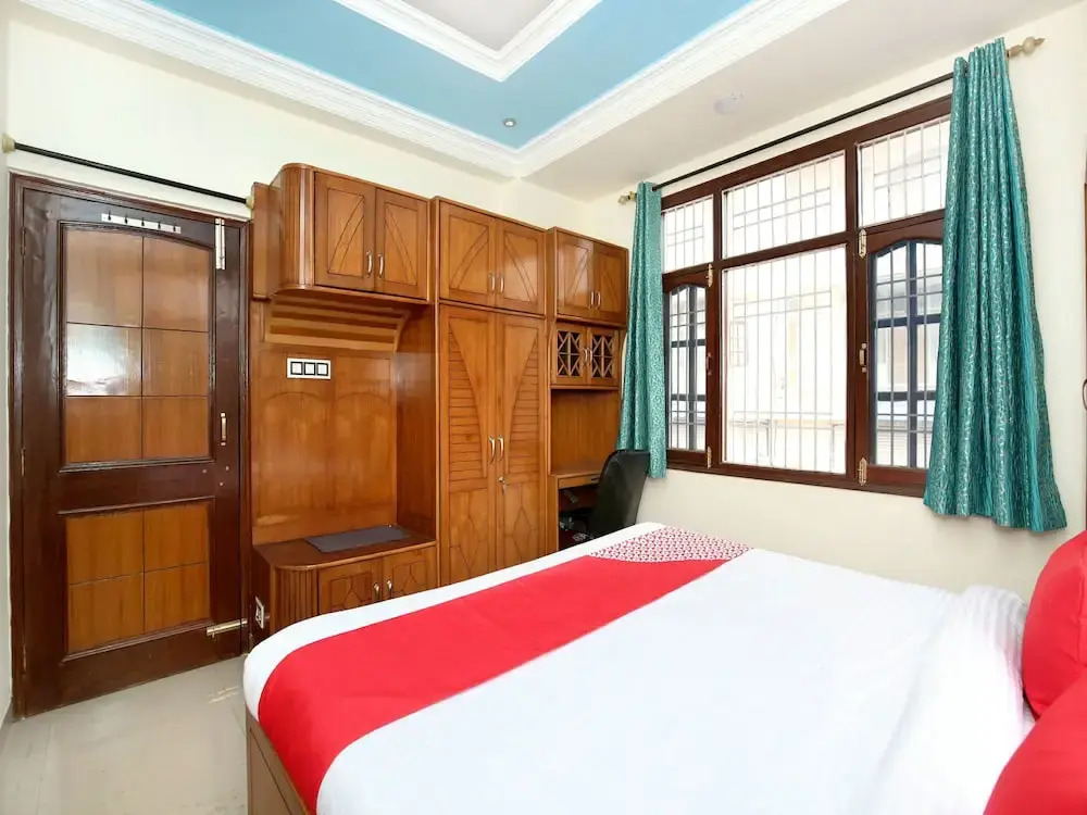 OYO 11905 Home Royal View Sec 6