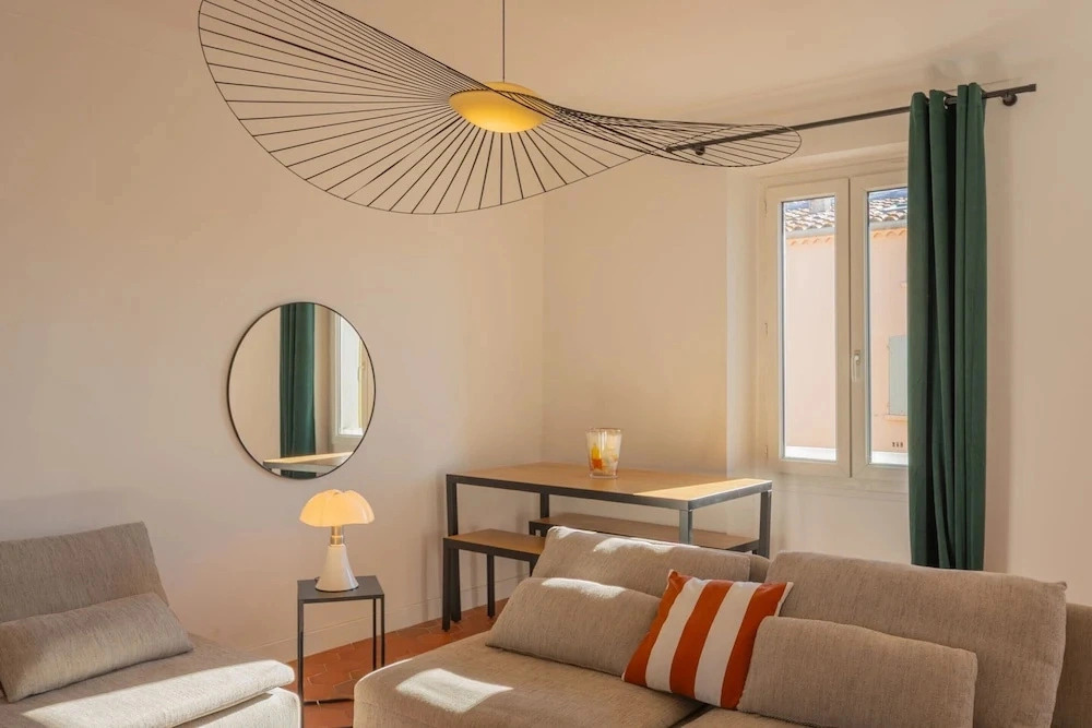 Saint-tropez: Bright Apartment Near the Port