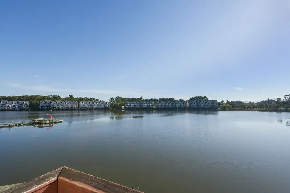 Carolina Waterfront Rentals - Arco - 3 Br townhouse by RedAwning