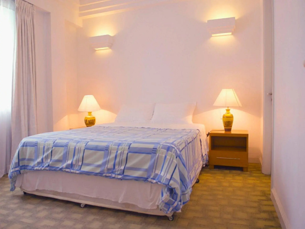 Leman Luxury Suite with Rooftop Pool & Gym