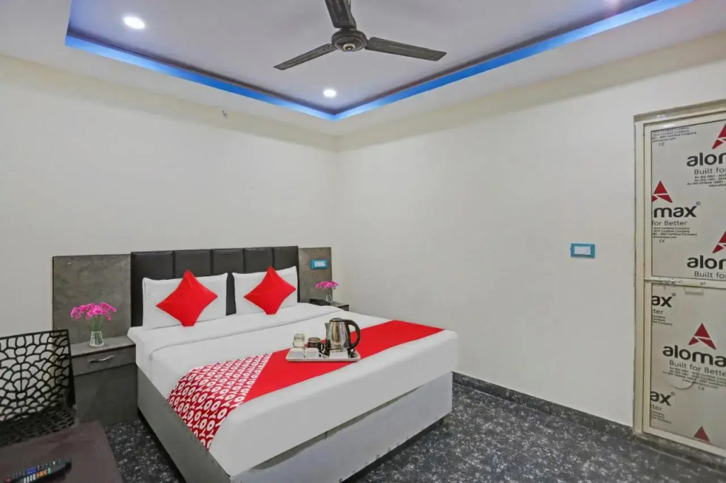 OYO Flagship 70297 Royal Palace Guest House