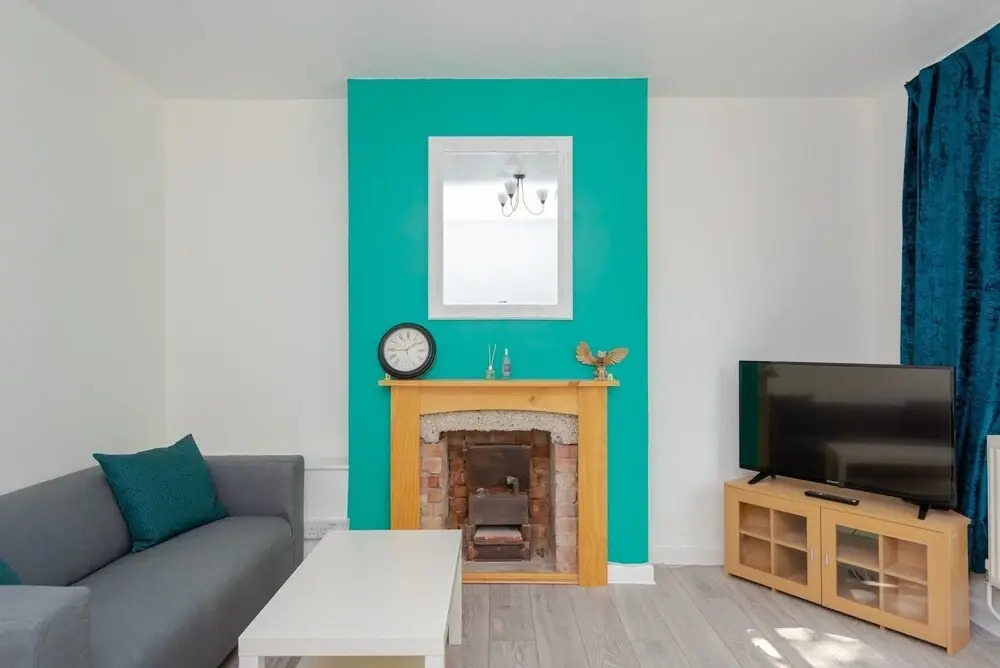 Bright 1 Bedroom Home W/balcony