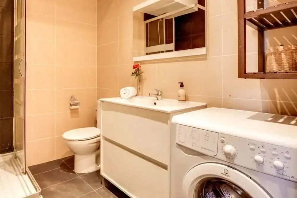 Modern 2 Bed Flat in Trendy Poble Sec