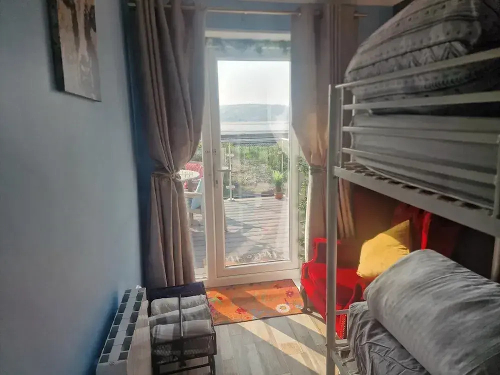 2br-sleeps4-balcony-petsok-parking-ferryside