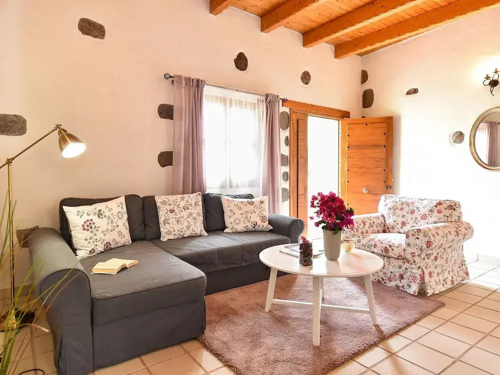Authentic Holiday Home, Ground Floor Level, With Private Pool and Large Terrace