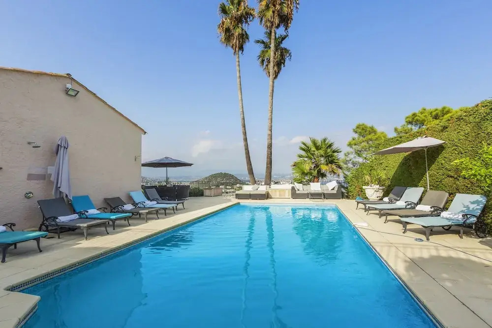 Cannes Mandelieu Lovely 6-Bed Villa