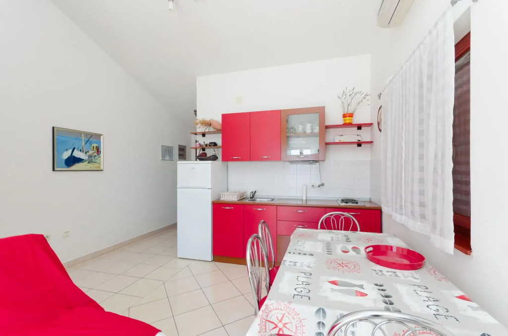 Apartments Mladen