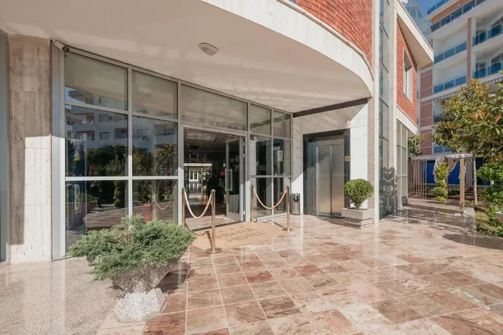 Fishta Hotel & Apartments