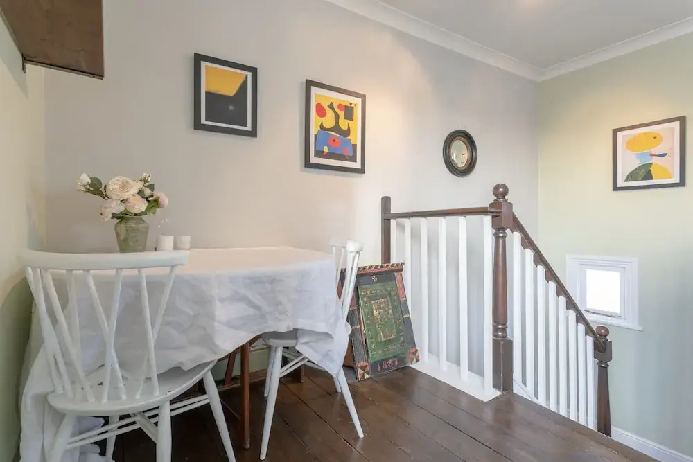 2 Bedroom Apartment in the Heart of Angel