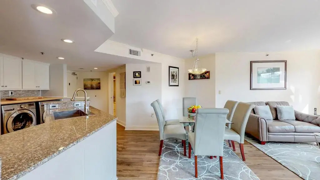 2215 Villamare
