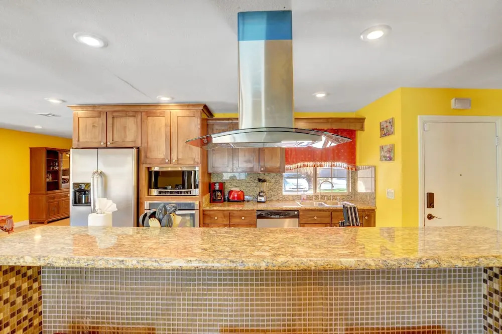 Las Vegas Elegance! Pool Table & Sparkling Pool! 3 Bedroom Home by RedAwning