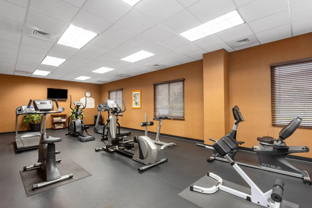 Hawthorn Extended Stay by Wyndham West Palm Beach Airport