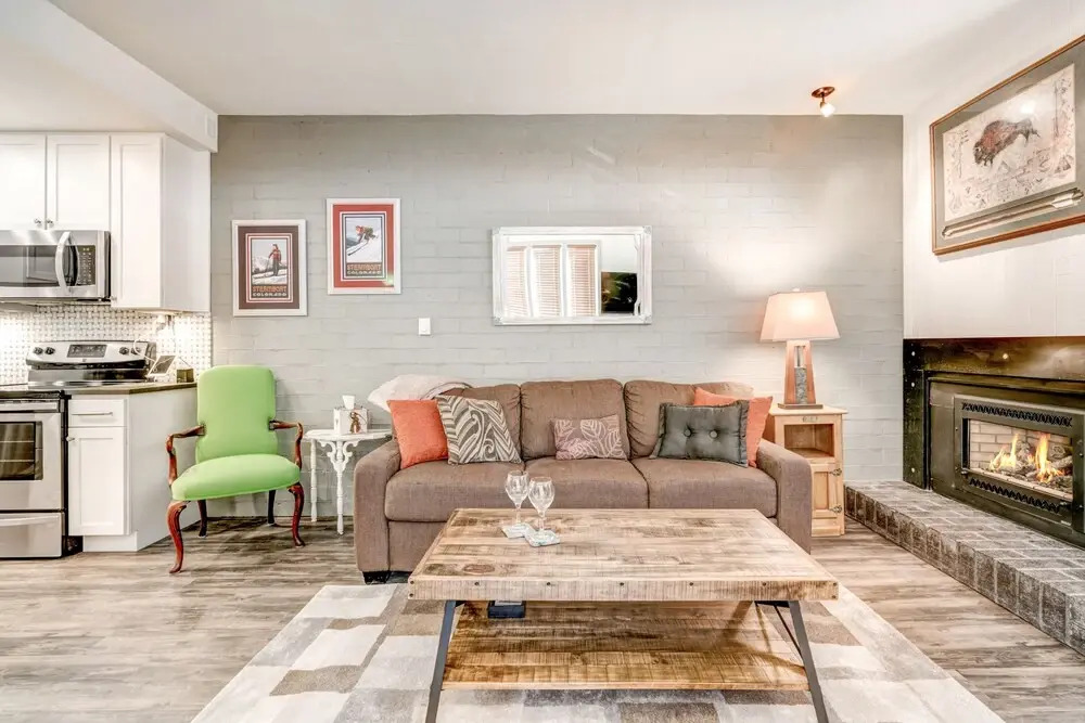Stunning Condo Across from the Slopes by RedAwning