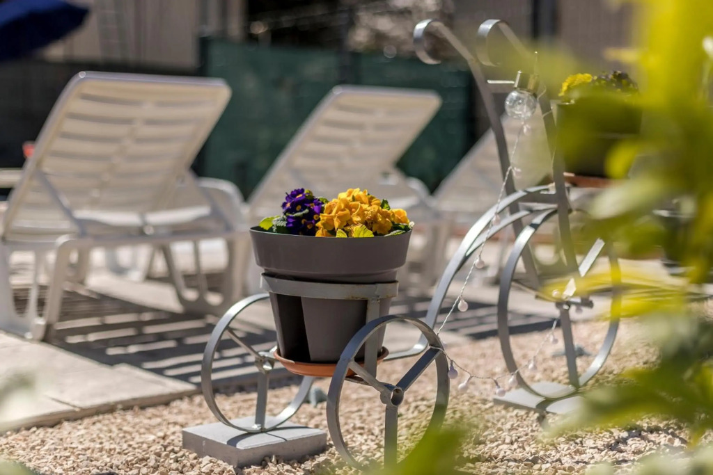 Dalmatian with pool and garden only yours 230m2 for 1-4 people 15 min from the old town of Split