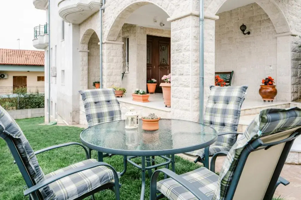 Veria Panorama Luxury Suite with Garden 2