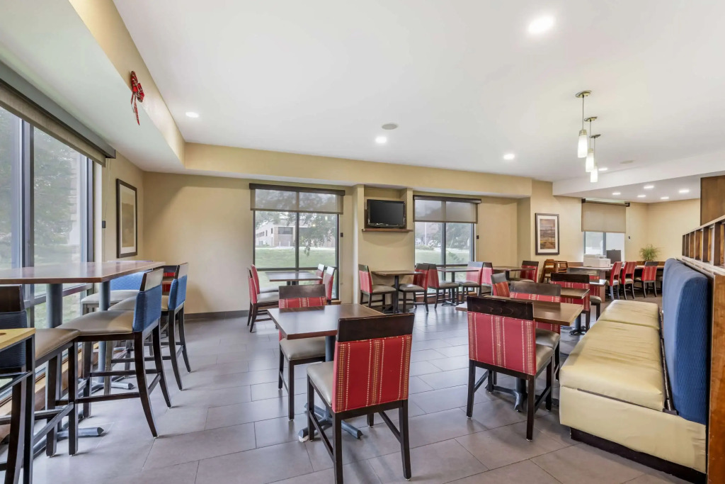 Comfort Suites East Lincoln - Mall Area
