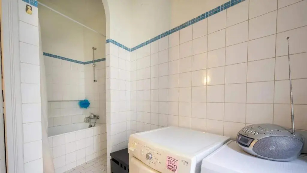 Neuilly-Sur-Seine F2 En Rez de Chaussee (Adults Only)