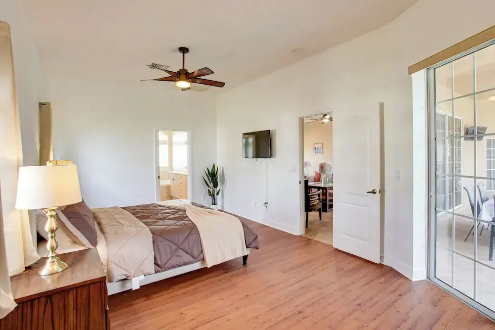 9 Mi to Downtown Fort Myers: Home w/ Lanai + Grill